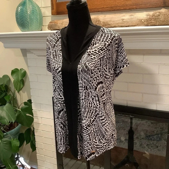 #21 Ellen Tracy Abstract Short Sleeve Blouse Size Small - Picture 2 of 10